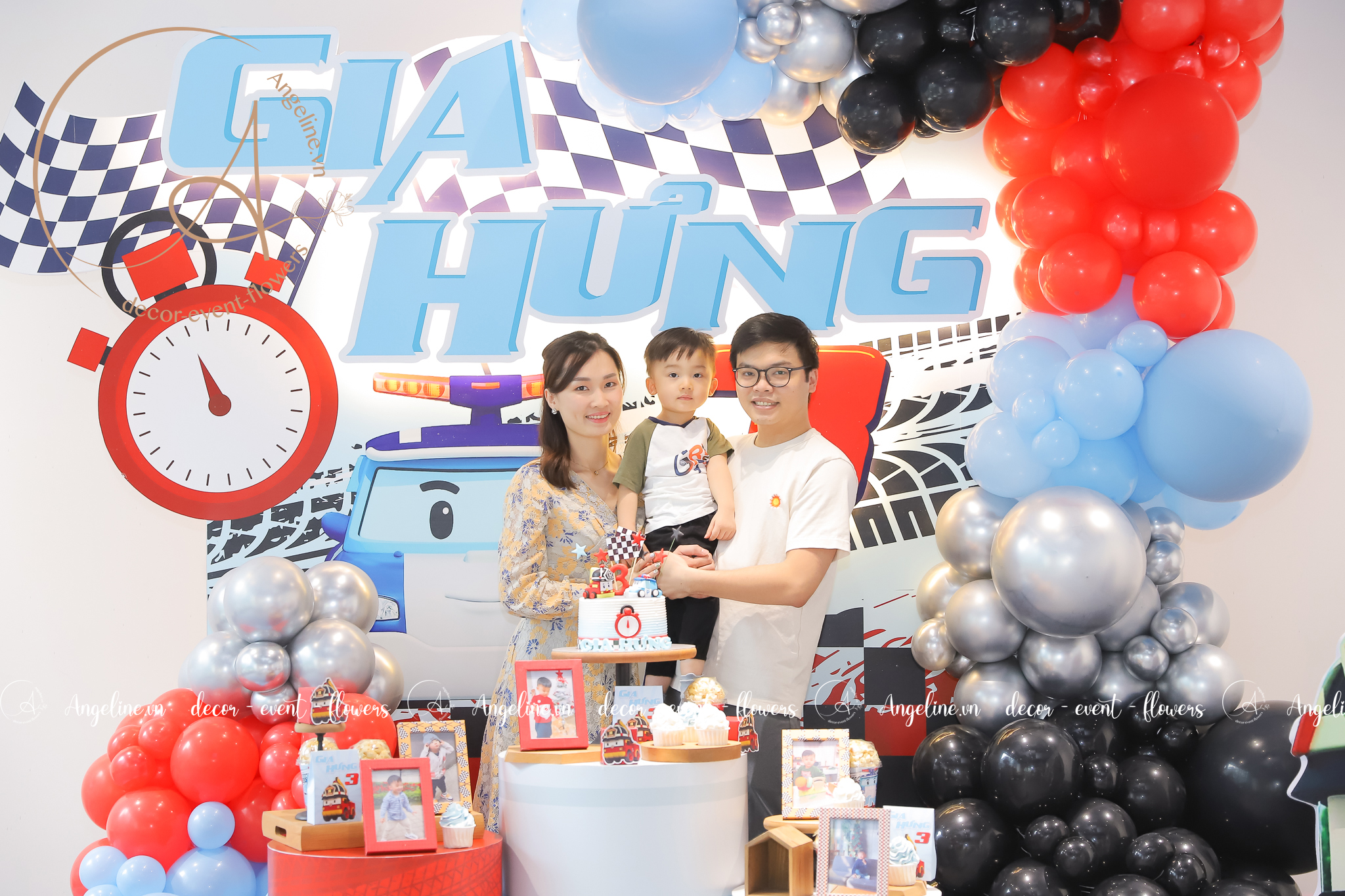 Trang trí sinh nhật bé trai chủ đề ô tô