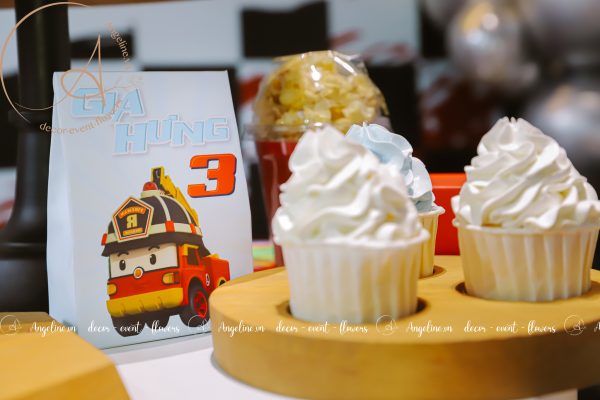Trang trí sinh nhật bé trai chủ đề ô tô GH1