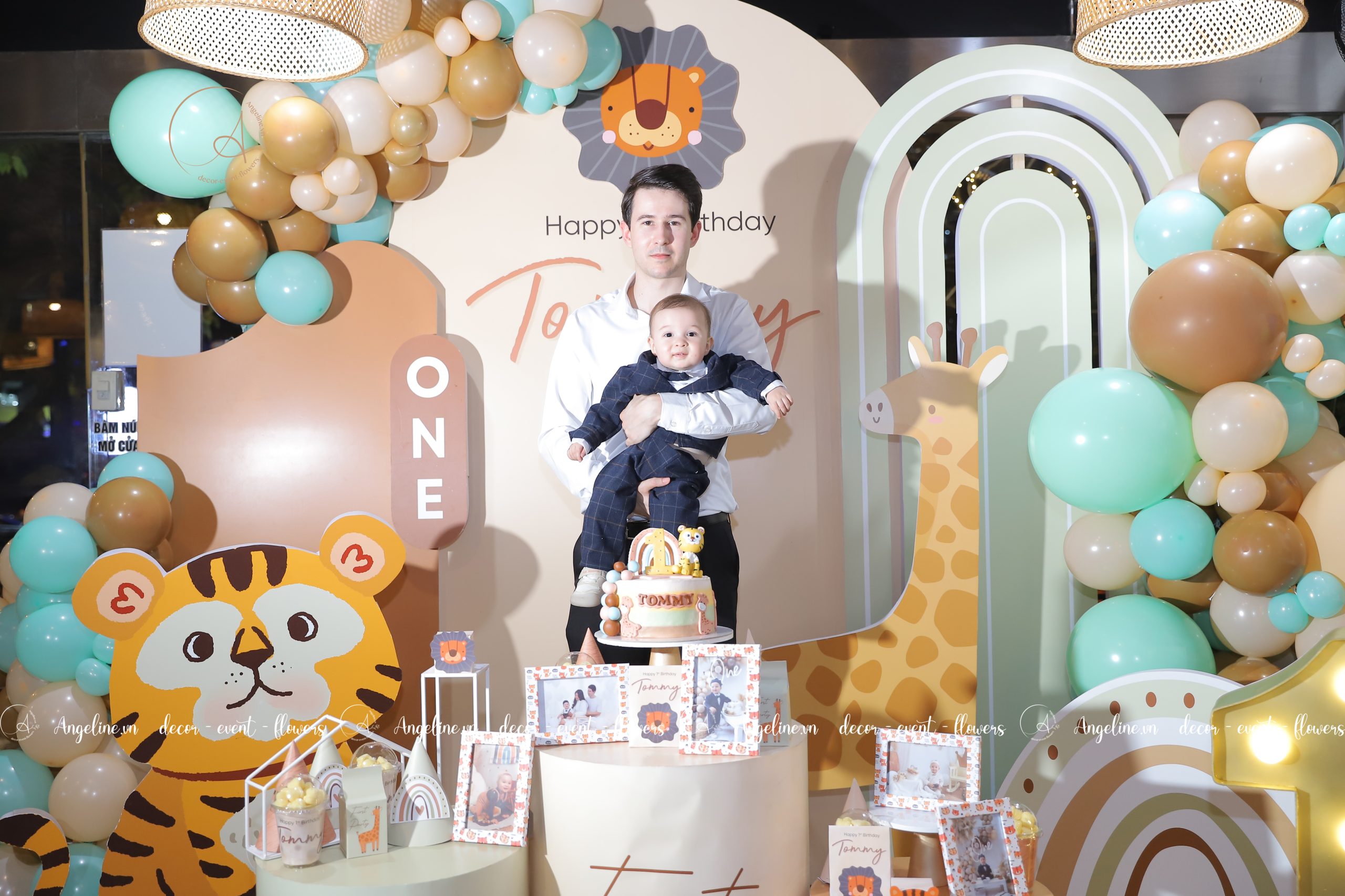 Trang trí tiệc thôi nôi chủ đề theo năm sinh tuổi Hổ