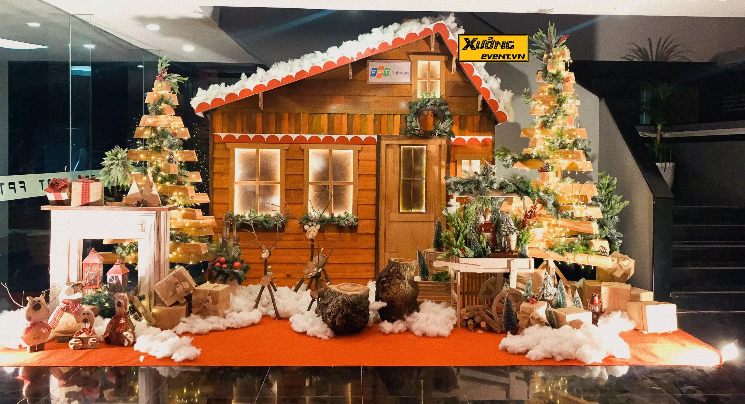 Trang trí Noel văn phòng chủ đề nhà gỗ tại Tập đoàn FPT – Hoà Lạc