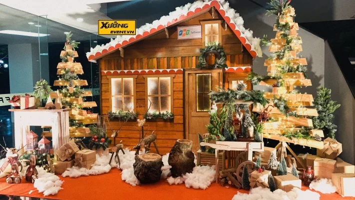 Trang trí Noel văn phòng chủ đề nhà gỗ