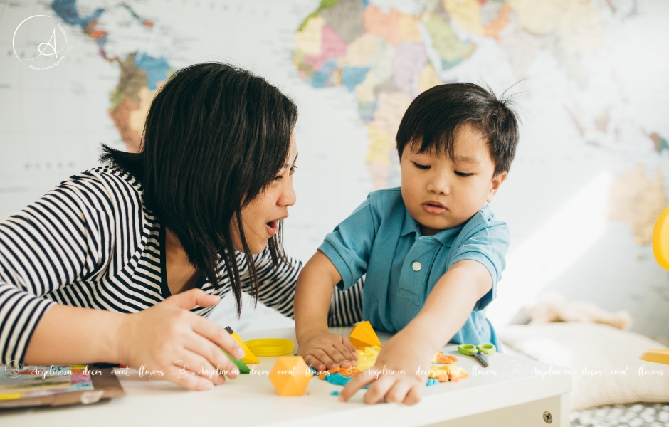 Làm Thế Nào Để Cân Bằng Cuộc Sống Và Chăm Sóc Em Bé Sau Khi Sinh Con Xây dựng mối quan hệ với con
