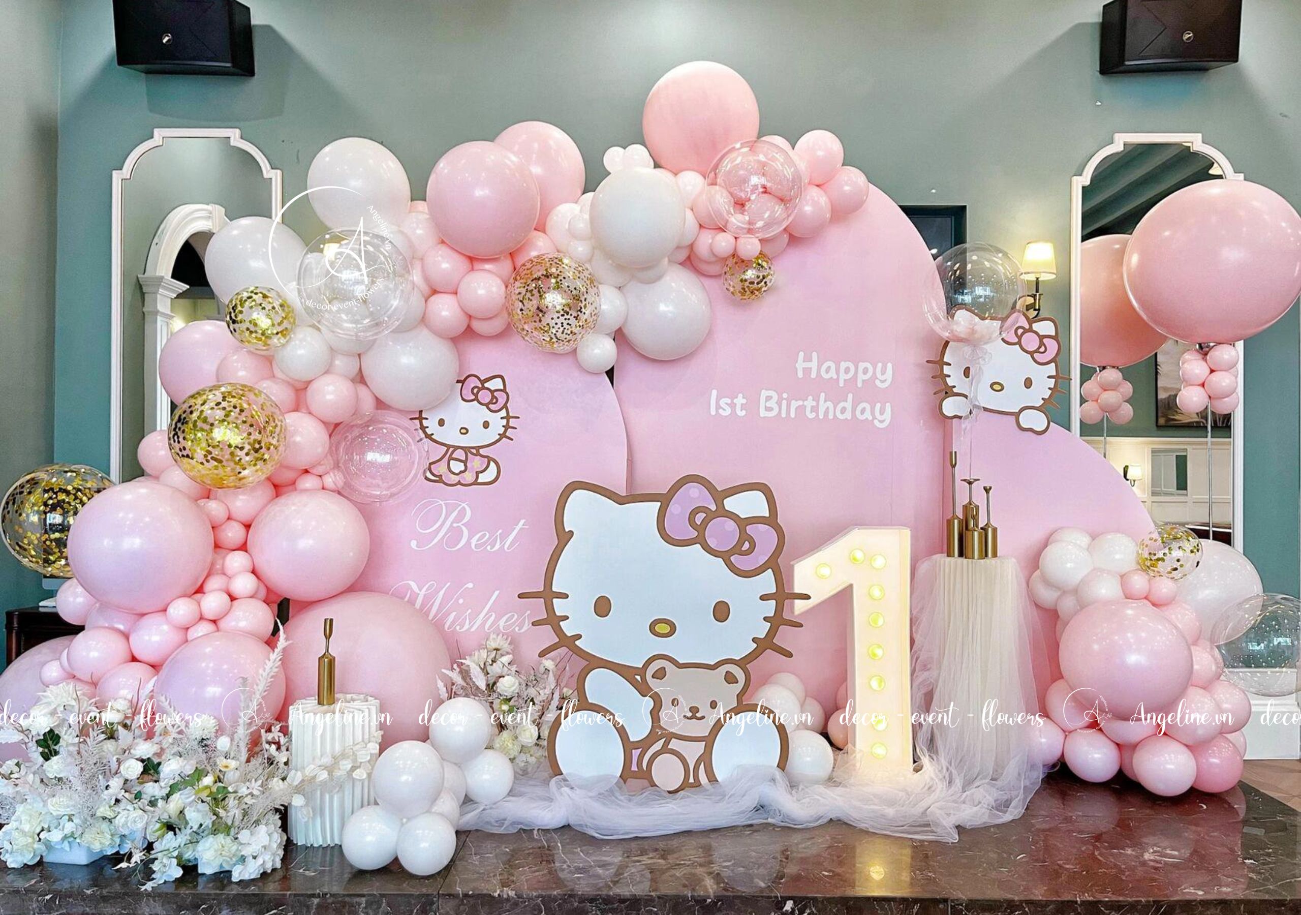 Trang trí sinh nhật tone hồng cho bé chủ đề hello kitty