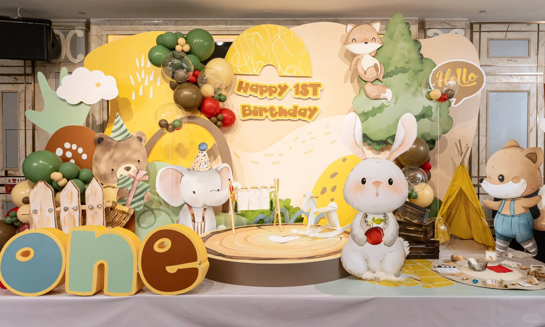 Concept thế giới động vật trang trí sinh nhật bé gái 1 tuổi