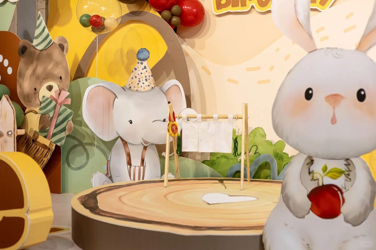 Concept thế giới động vật trang trí sinh nhật bé gái 1 tuổi