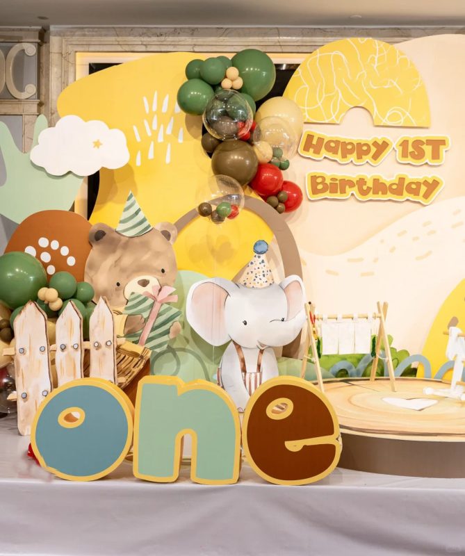 Concept thế giới động vật trang trí sinh nhật bé gái 1 tuổi