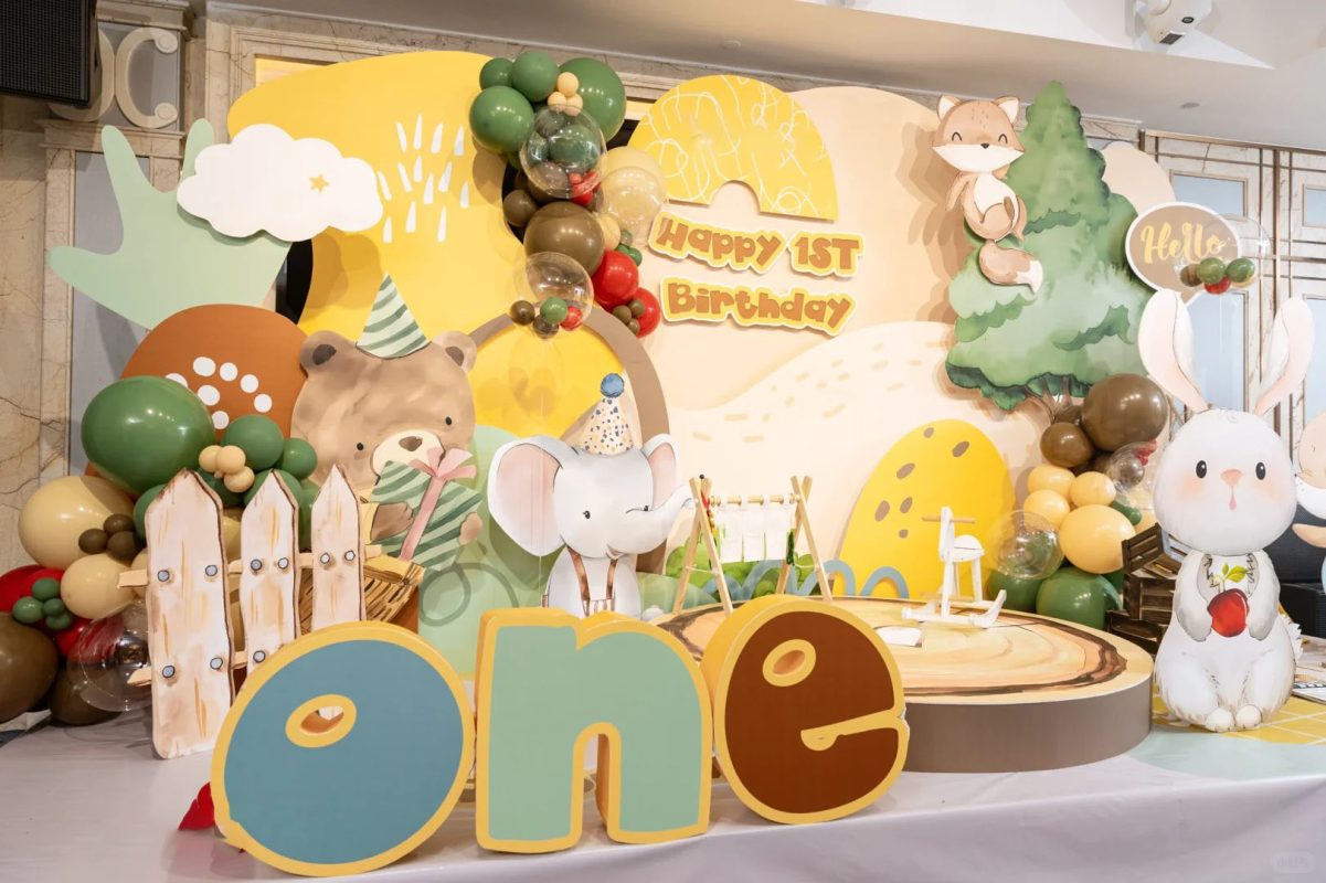 Concept thế giới động vật trang trí sinh nhật bé gái 1 tuổi