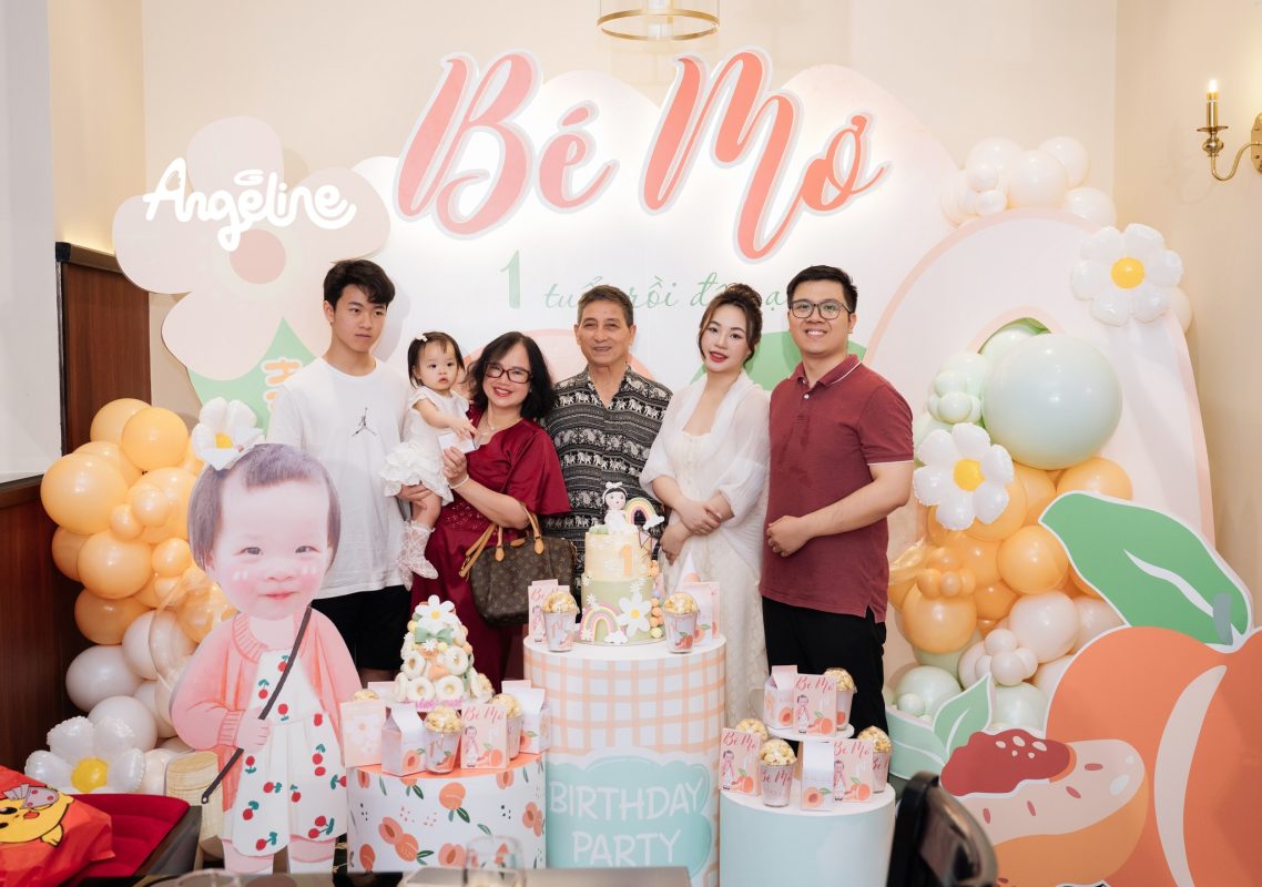 Concept trang trí sinh nhật bé gái 1 tuổi theo biệt danh và tên của bé