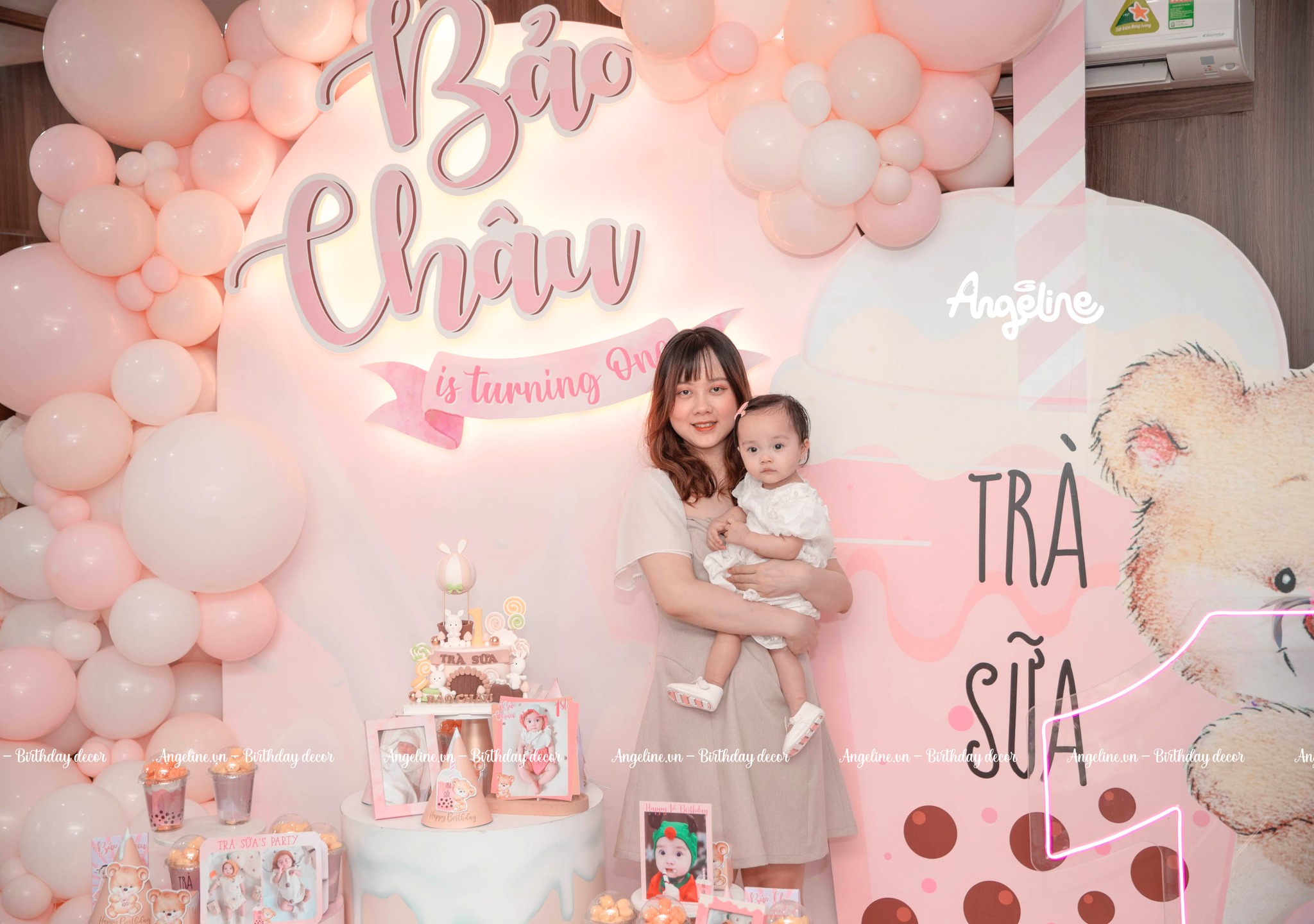 Concept trà sữa trang trí sinh nhật bé gái 1 tuổi 