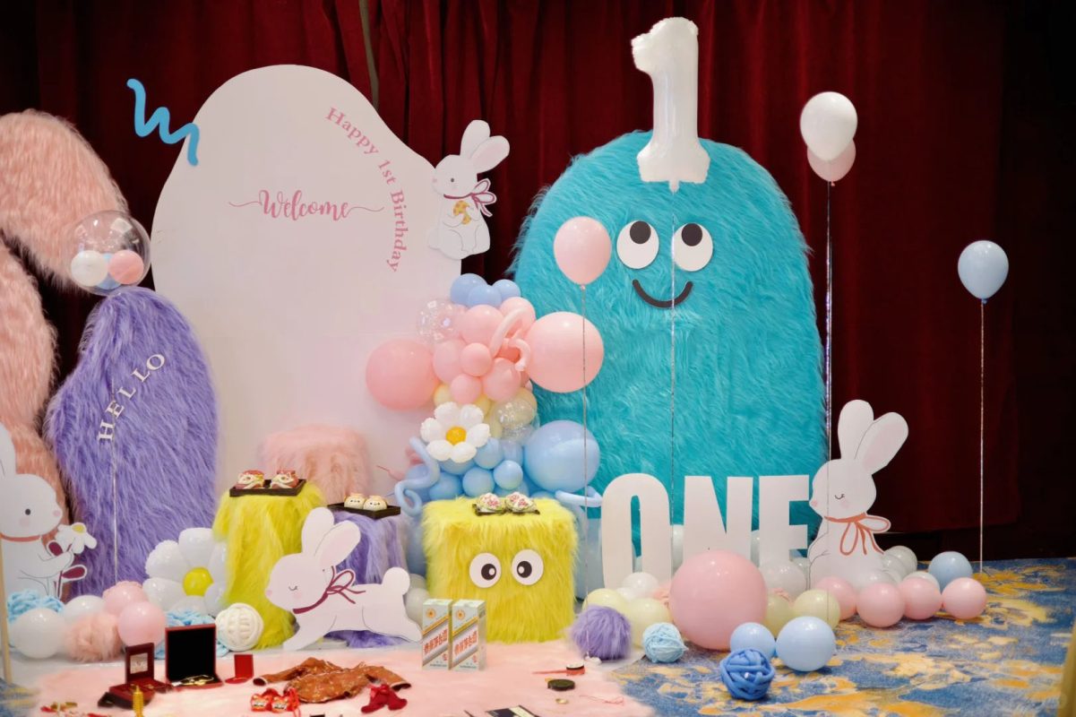 Concept vải lông trang trí sinh nhật bé gái 1 tuổi