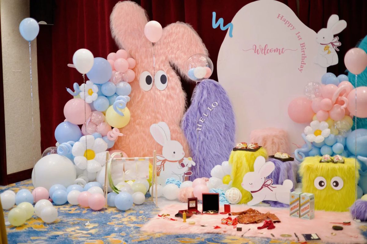 Concept vải lông trang trí sinh nhật bé gái 1 tuổi