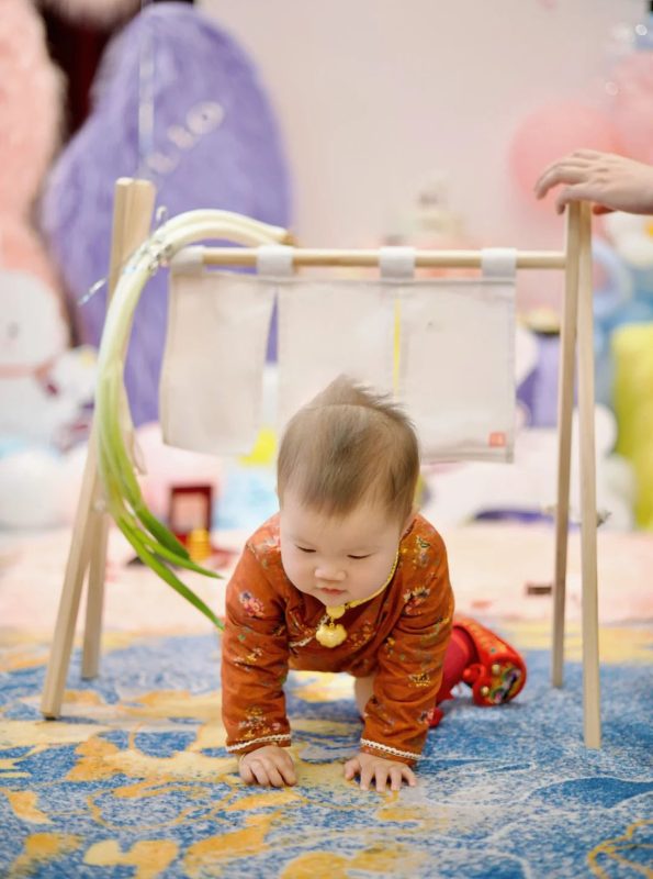 Concept vải lông trang trí sinh nhật bé gái 1 tuổi