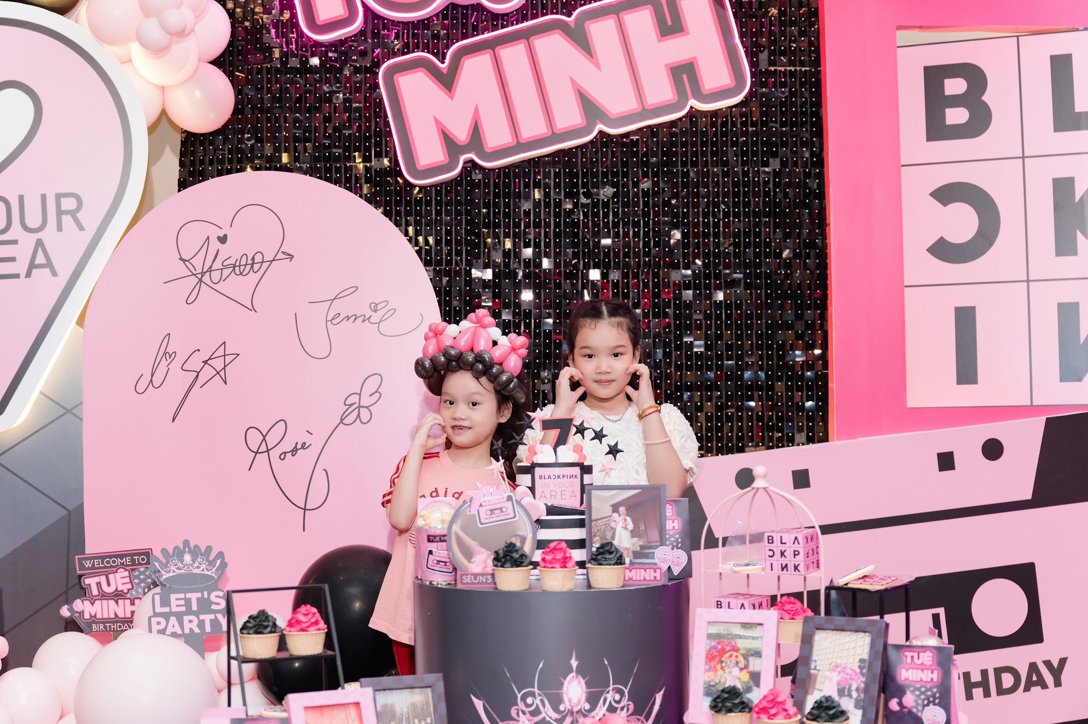 Hình ảnh khoảnh khắc trang trí sinh nhật chủ đề blackpink