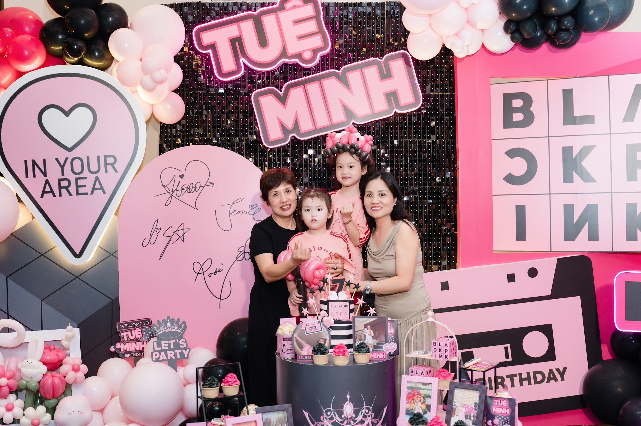 Hình ảnh khoảnh khắc trang trí sinh nhật chủ đề blackpink