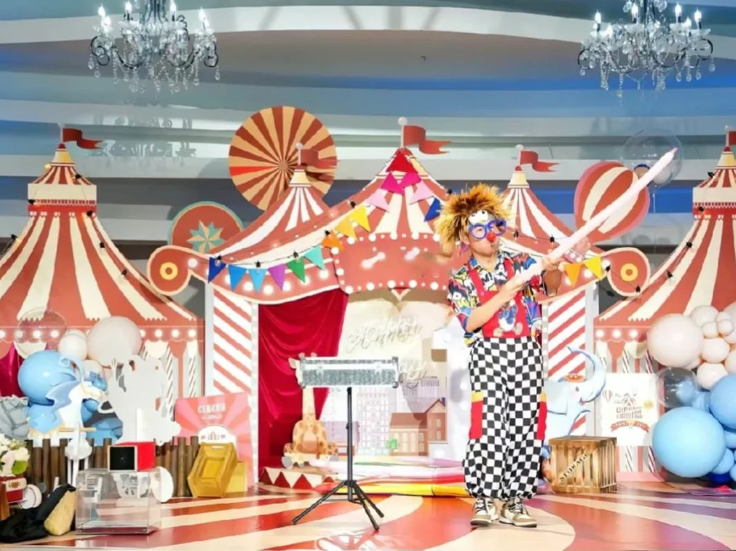 Trang trí sinh nhật bé trai 1 tuổi chủ đề rạp xiếc