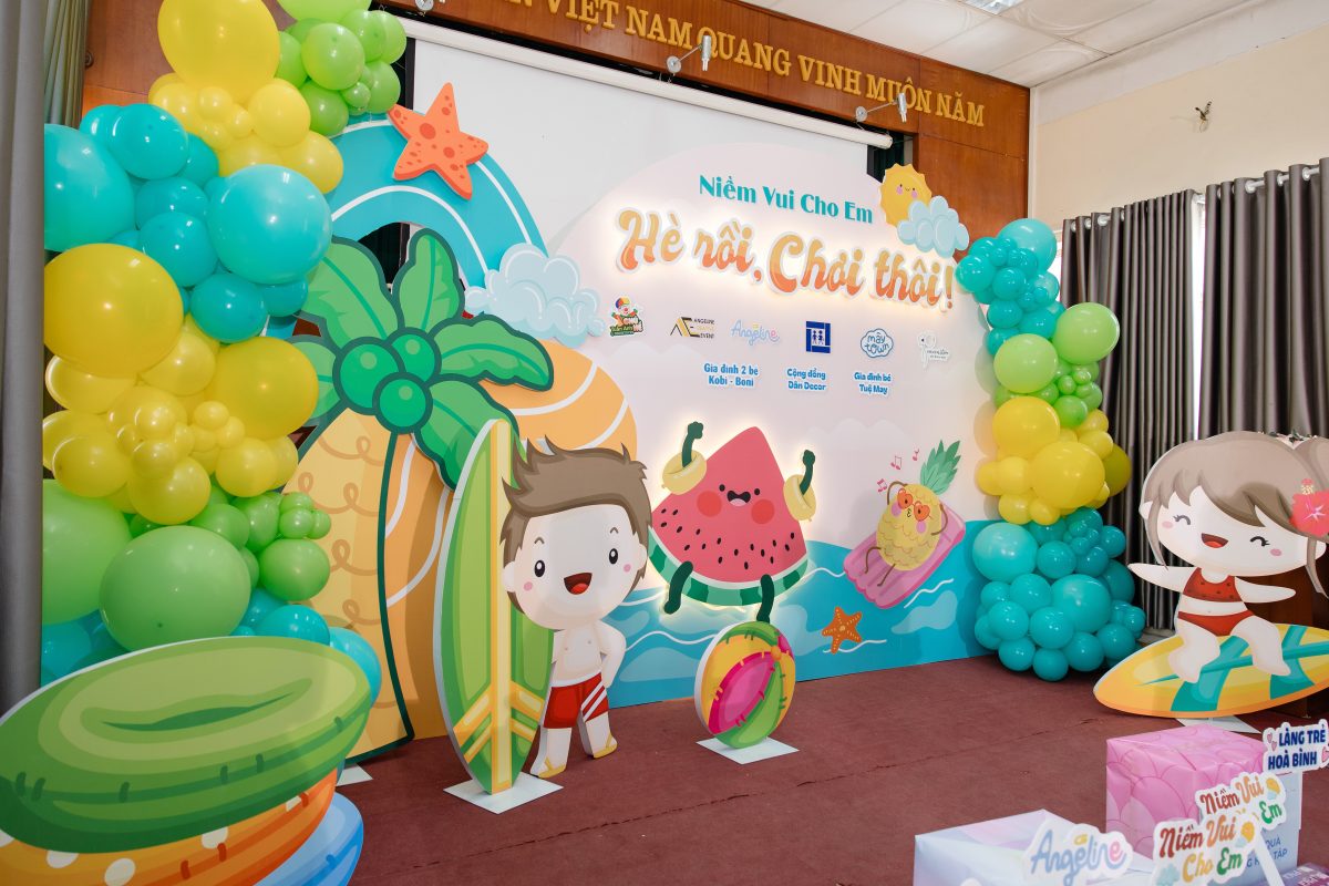 trang trí sân khấu