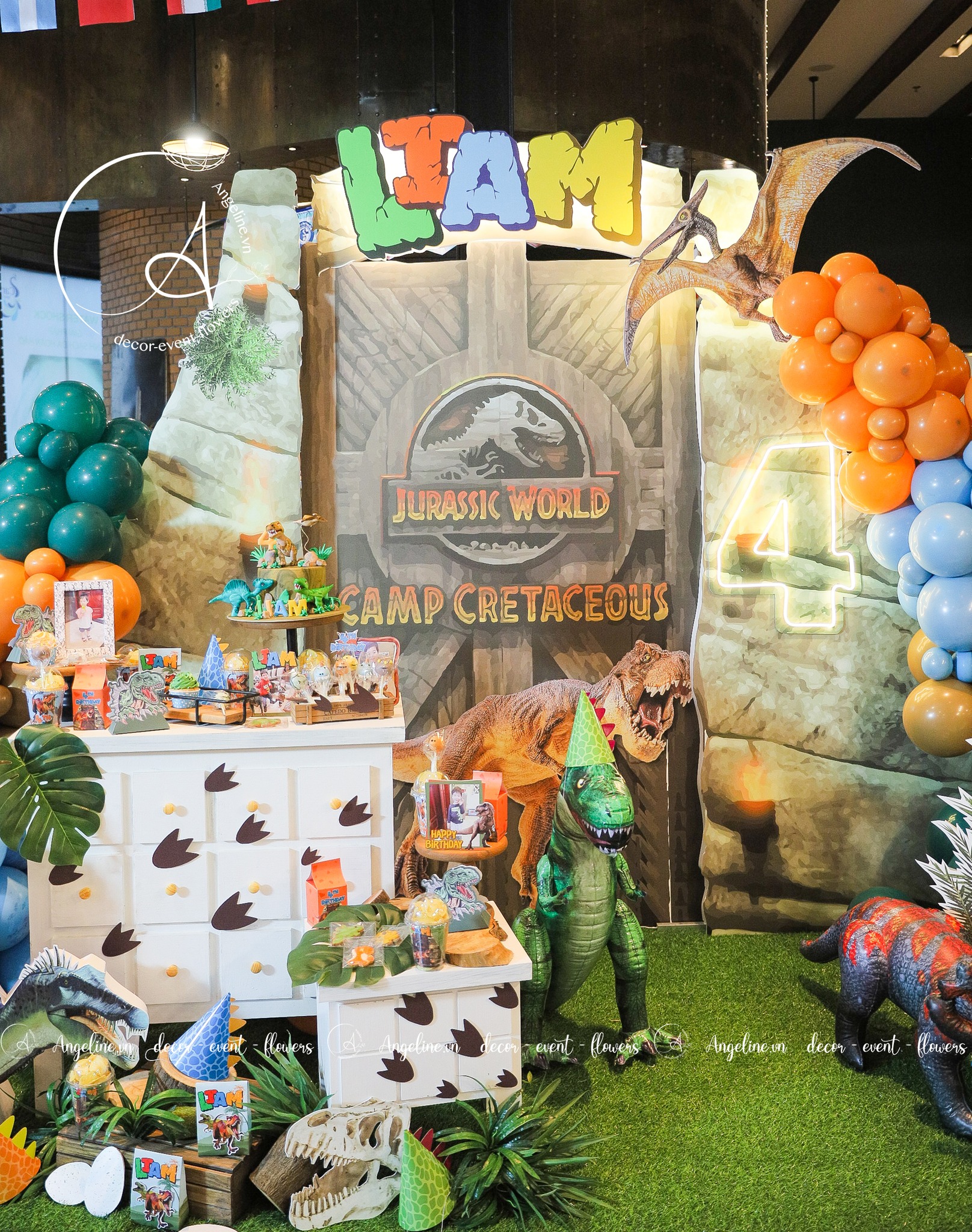 Decor thôi nôi chủ đề rừng xanh hoang dã bé trai