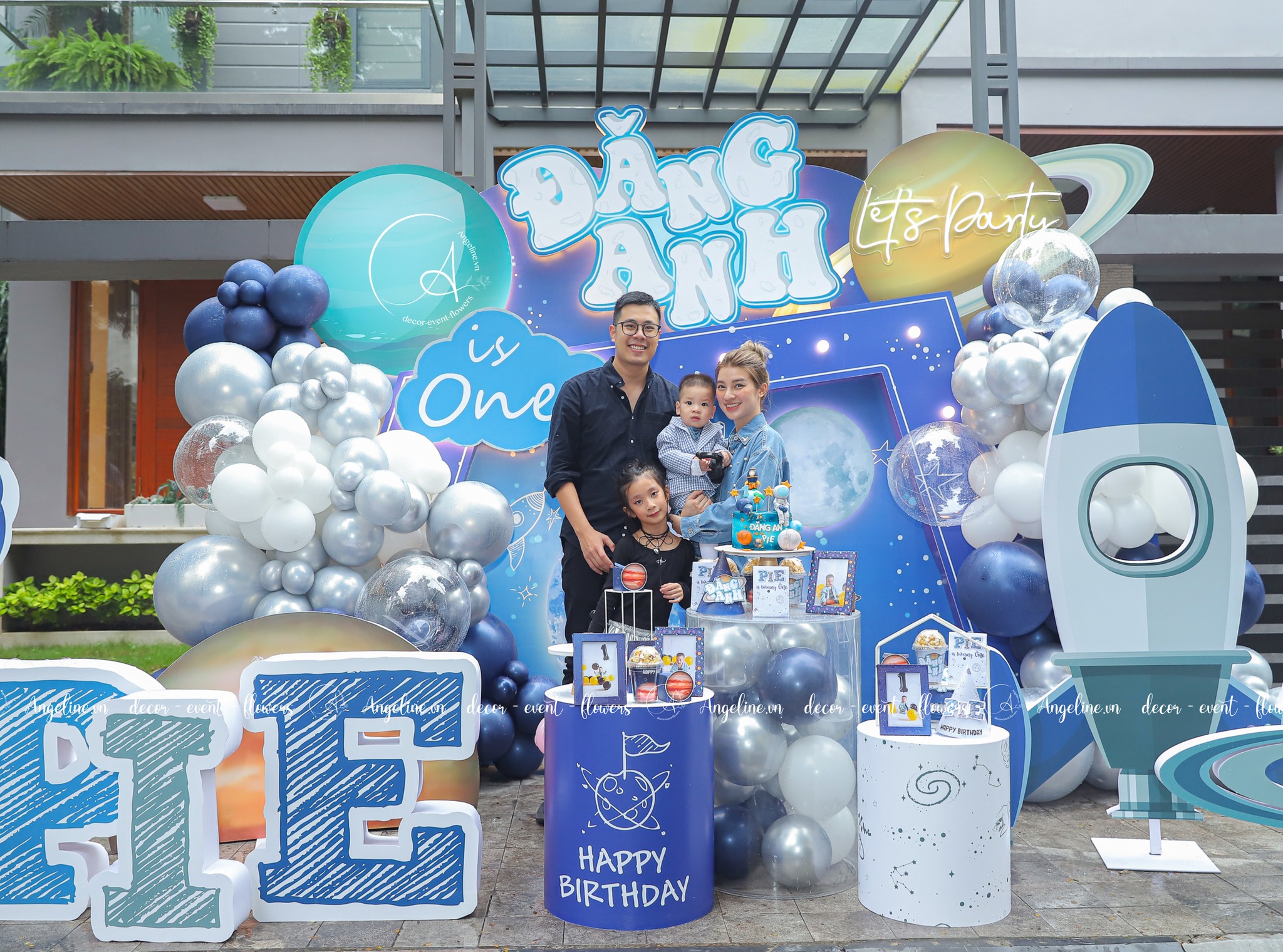 Tiệc thôi nôi chủ đề không gian bé trai