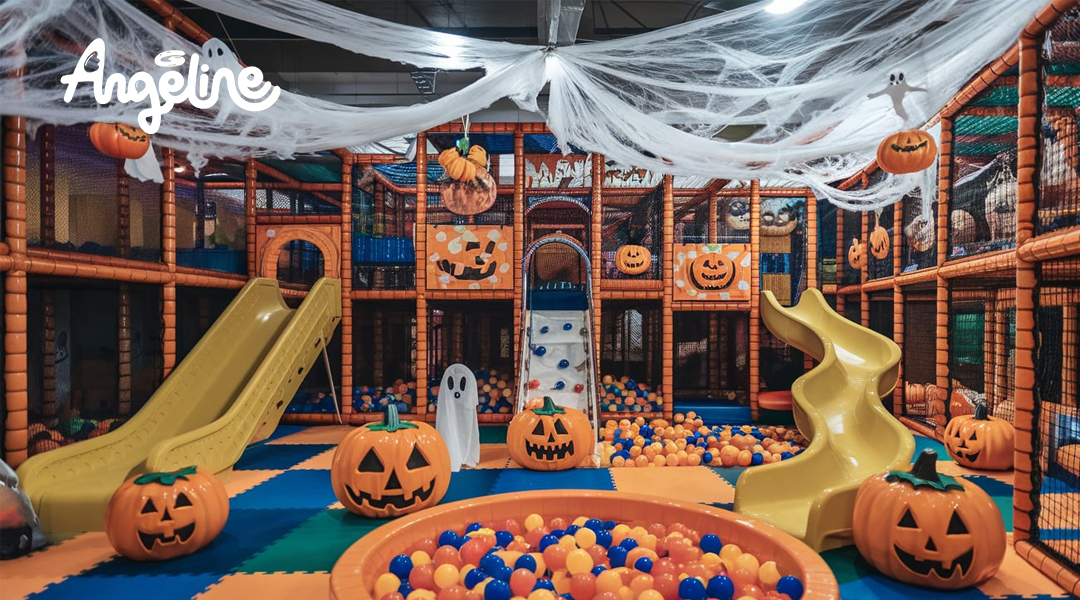 Khu vui chơi trẻ em được trang trí Halloween