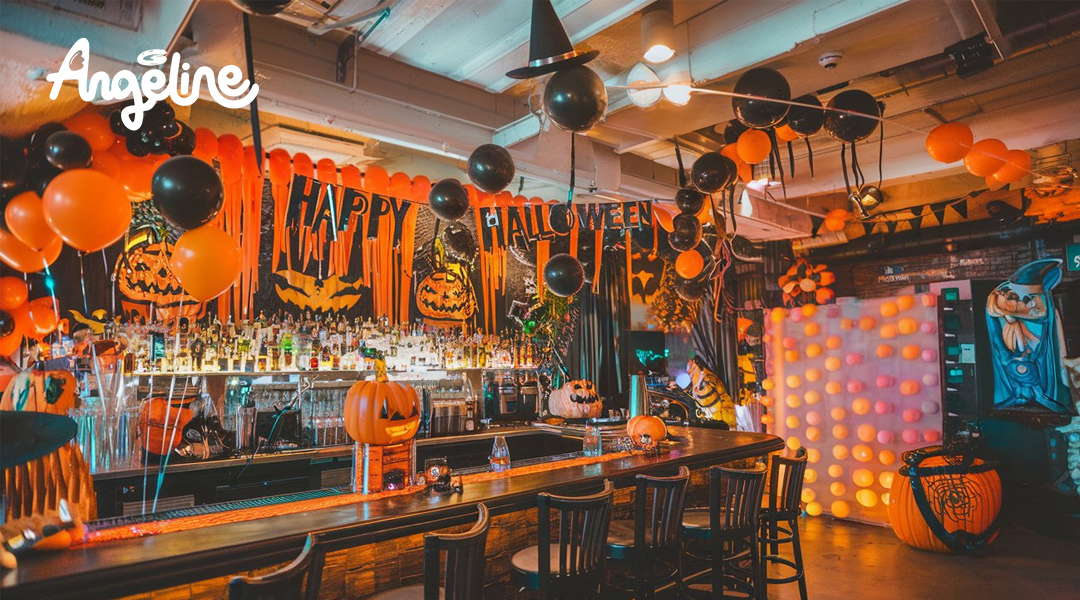 Quán Bar được trang trí Halloween