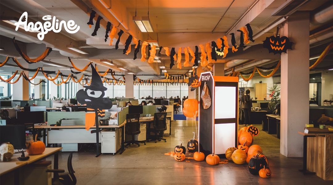 Văn phòng được trang trí Halloween
