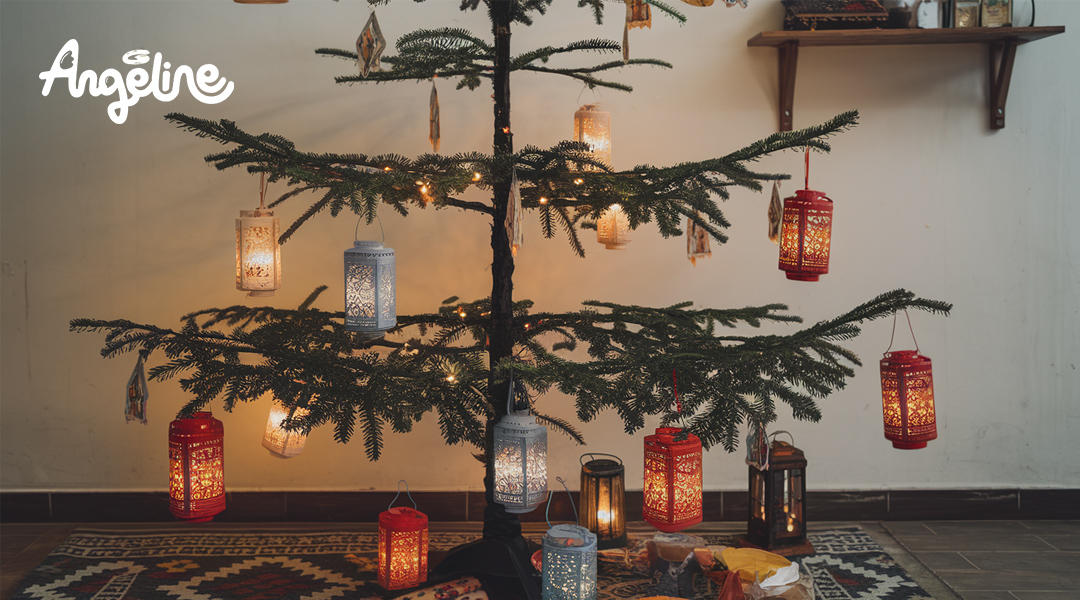 Cây thông treo đèn lồng