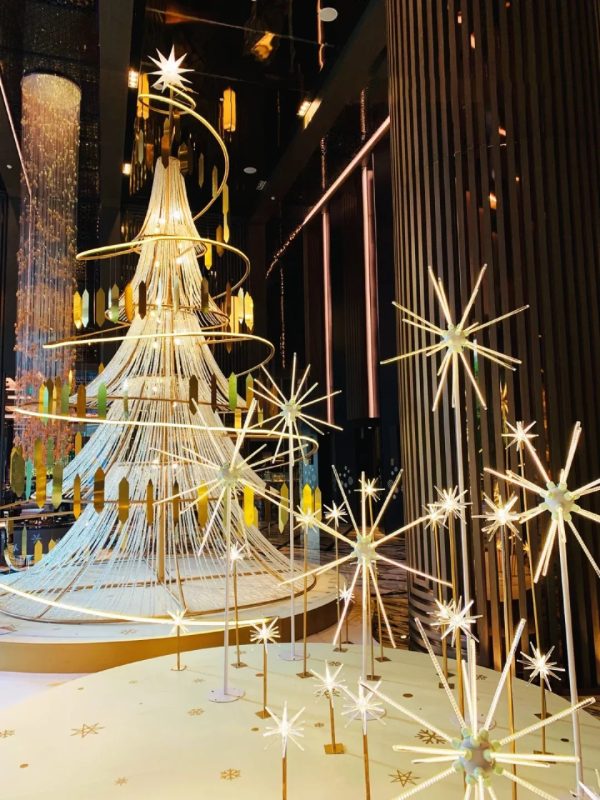 Trang trí Noel cho toà nhà ngoài trời