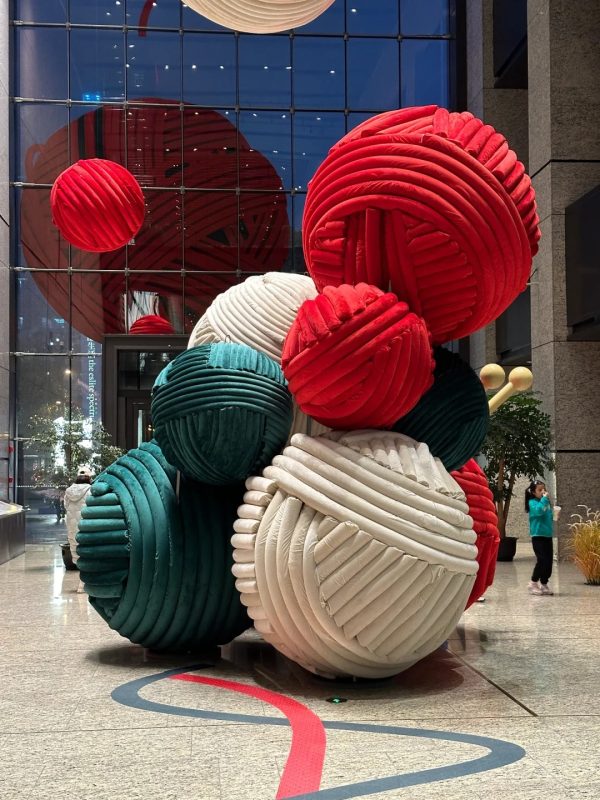 Trang trí Noel ở sảnh toà nhà