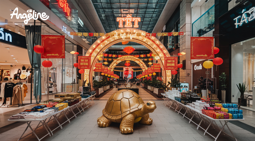 Trung tâm thương mại được trang trí Tết