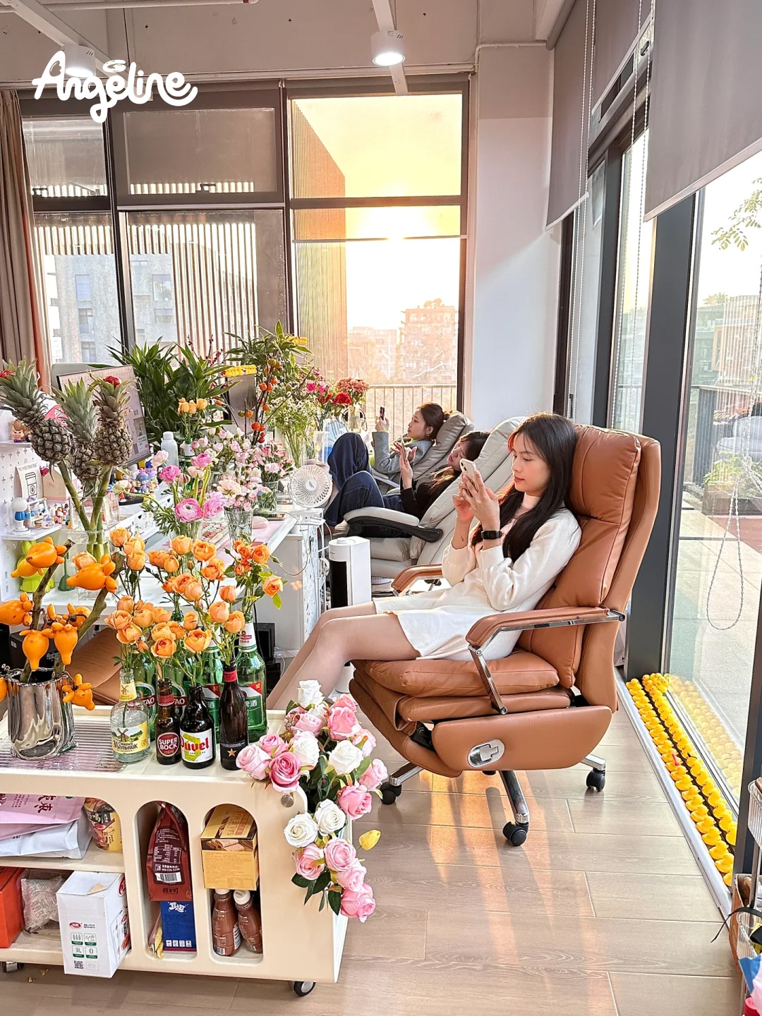 Trang trí 8/3 cho không gian làm việc