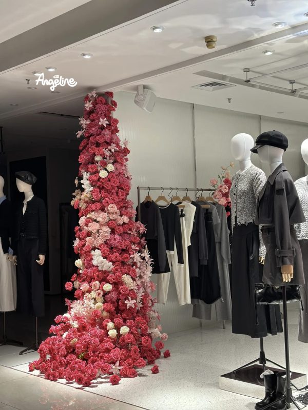 Trang trí ngày quốc tế phụ nữ tại cửa hàng