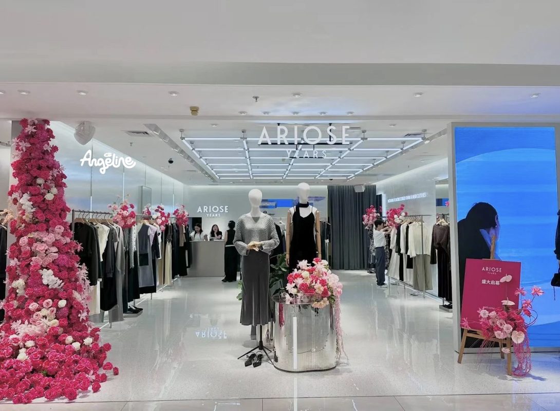 Trang trí ngày quốc tế phụ nữ tại cửa hàng