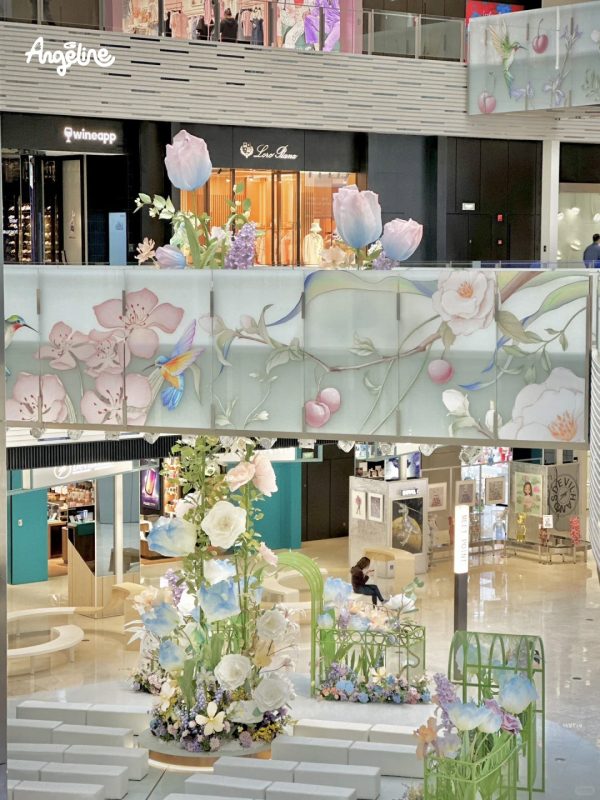 trang trí ngày quốc tế phụ nữ ở trung tâm thương mại