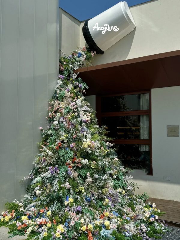 Trang trí ngày quốc tế phụ nữ tại quán cà phê