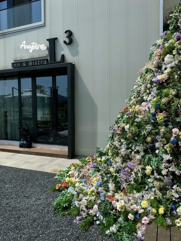 Trang trí ngày quốc tế phụ nữ tại quán cà phê