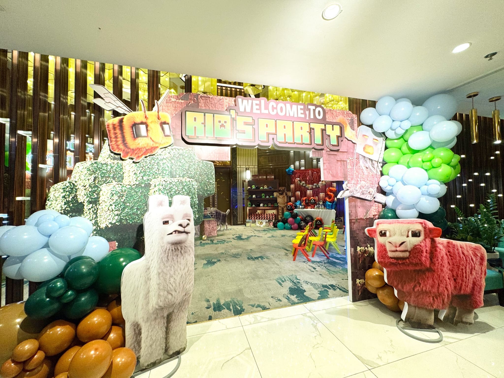 Sinh Nhật 5 Tuổi Bé RIO – Thế Giới Minecraft Sống Động Cổng chào chủ đề Minecraft