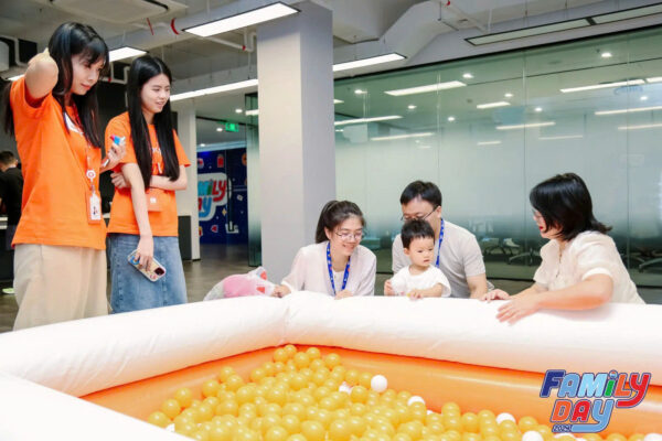 Tổ chức Family Day trong nhà