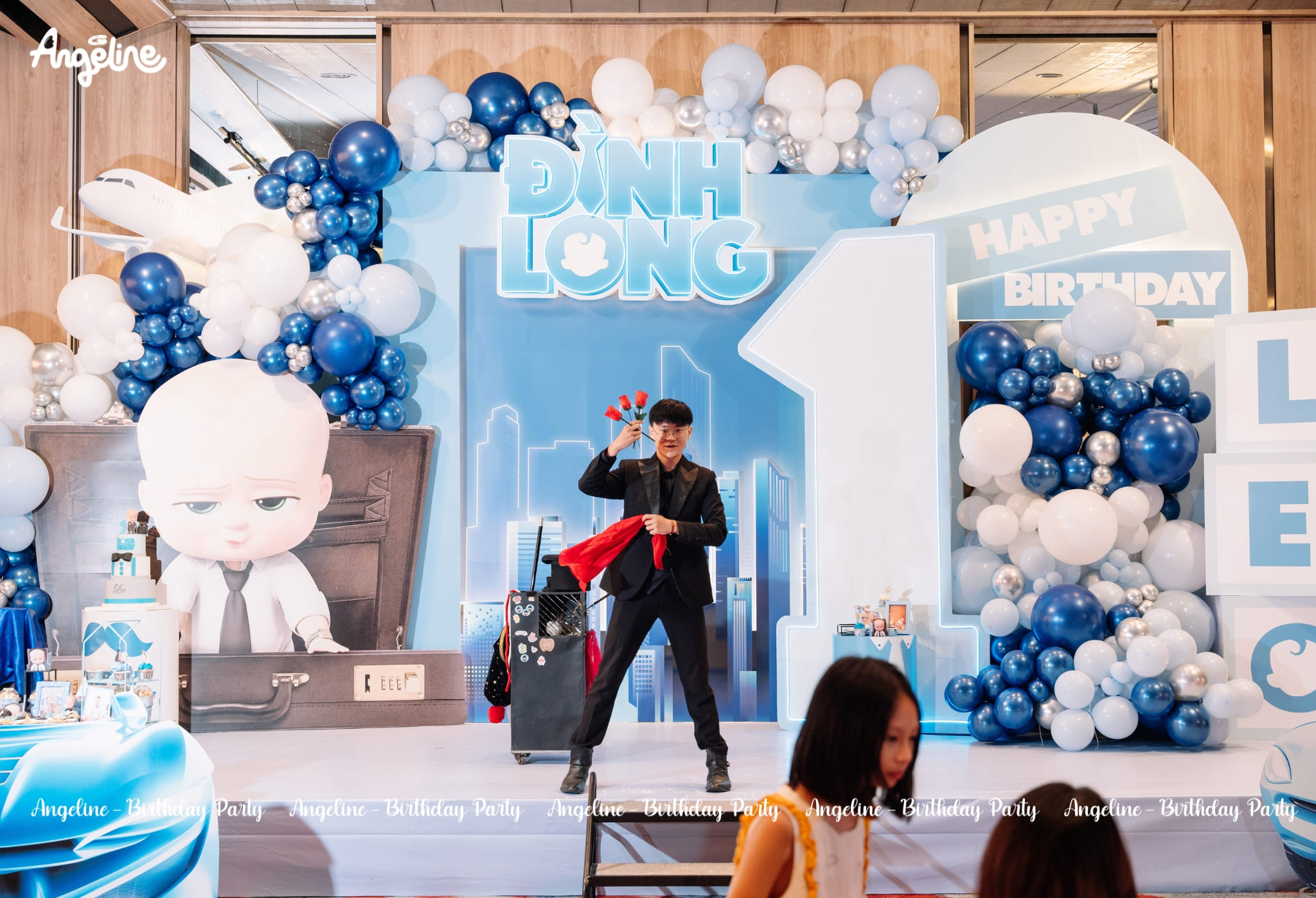 Sinh Nhật 1 Tuổi Bé Đinh Long – The Boss Baby Cá Tính Và Đáng Yêu Biểu diễn ảo thuật