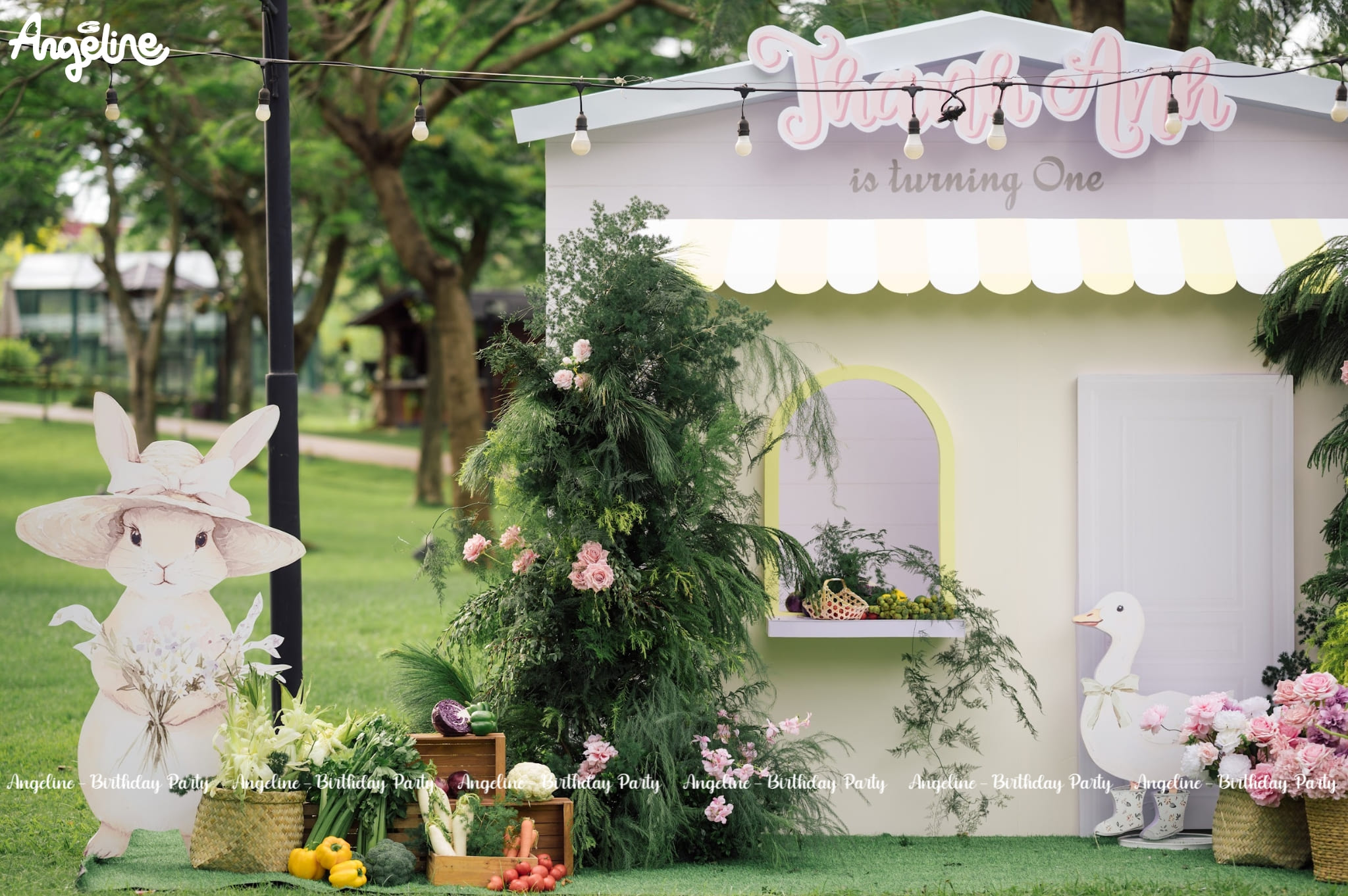 Bé Lily 1 Tuổi – Trang Trí Sinh Nhật Ngoài Trời Đáng Yêu Tựa Khu Vườn Cổ Tích Concept sinh nhật hòa mình vào thiên nhiên