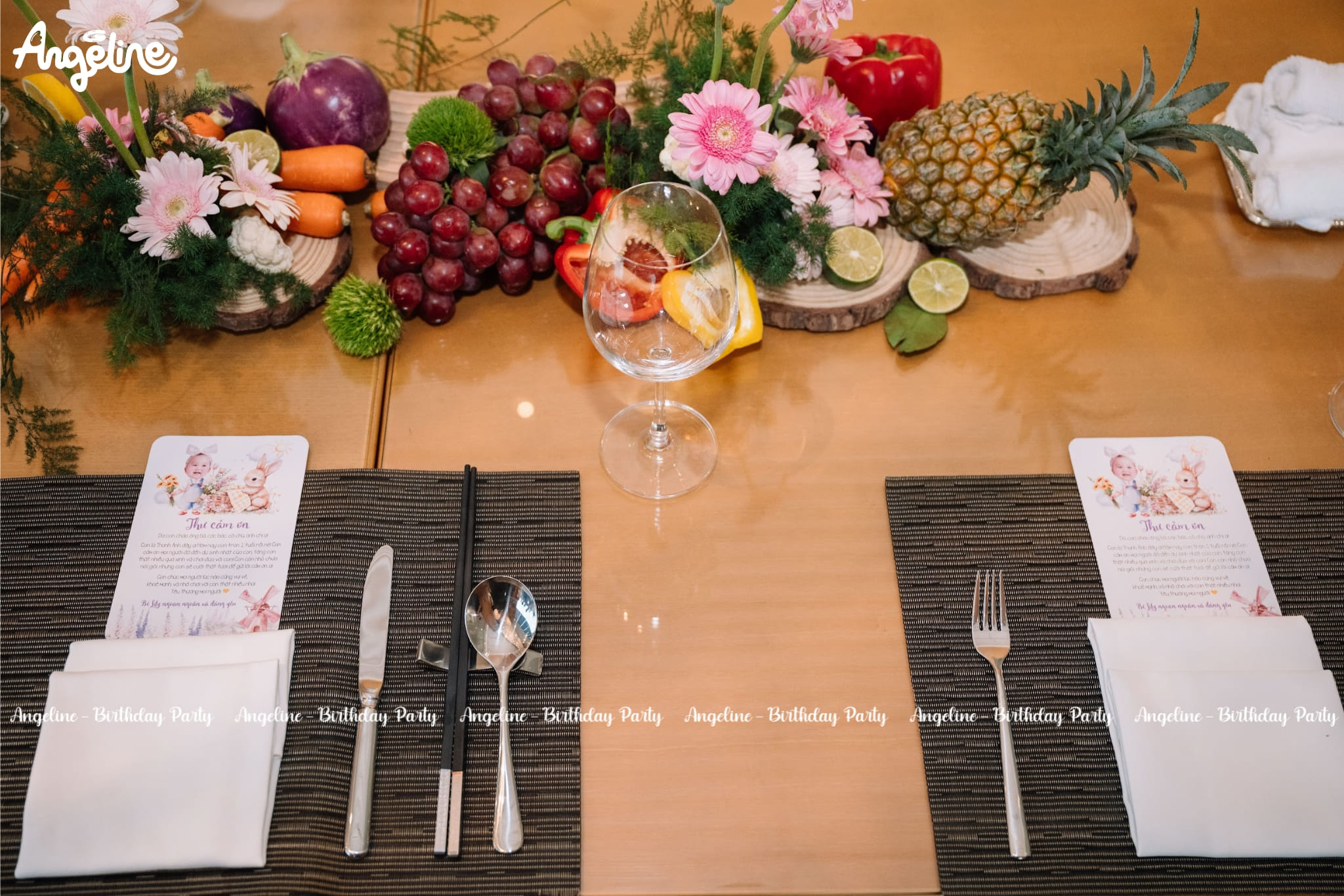 Sinh Nhật Bé Lily 1 Tuổi – Khu Vườn Của Cô Thỏ Điệu Đà Tại JW Marriott Hanoi Không gian bàn tiệc đầy màu sắc