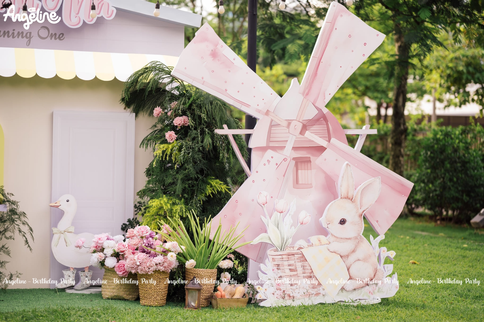 Bé Lily 1 Tuổi – Trang Trí Sinh Nhật Ngoài Trời Đáng Yêu Tựa Khu Vườn Cổ Tích Trang trí sinh nhật không gian ngoài trời