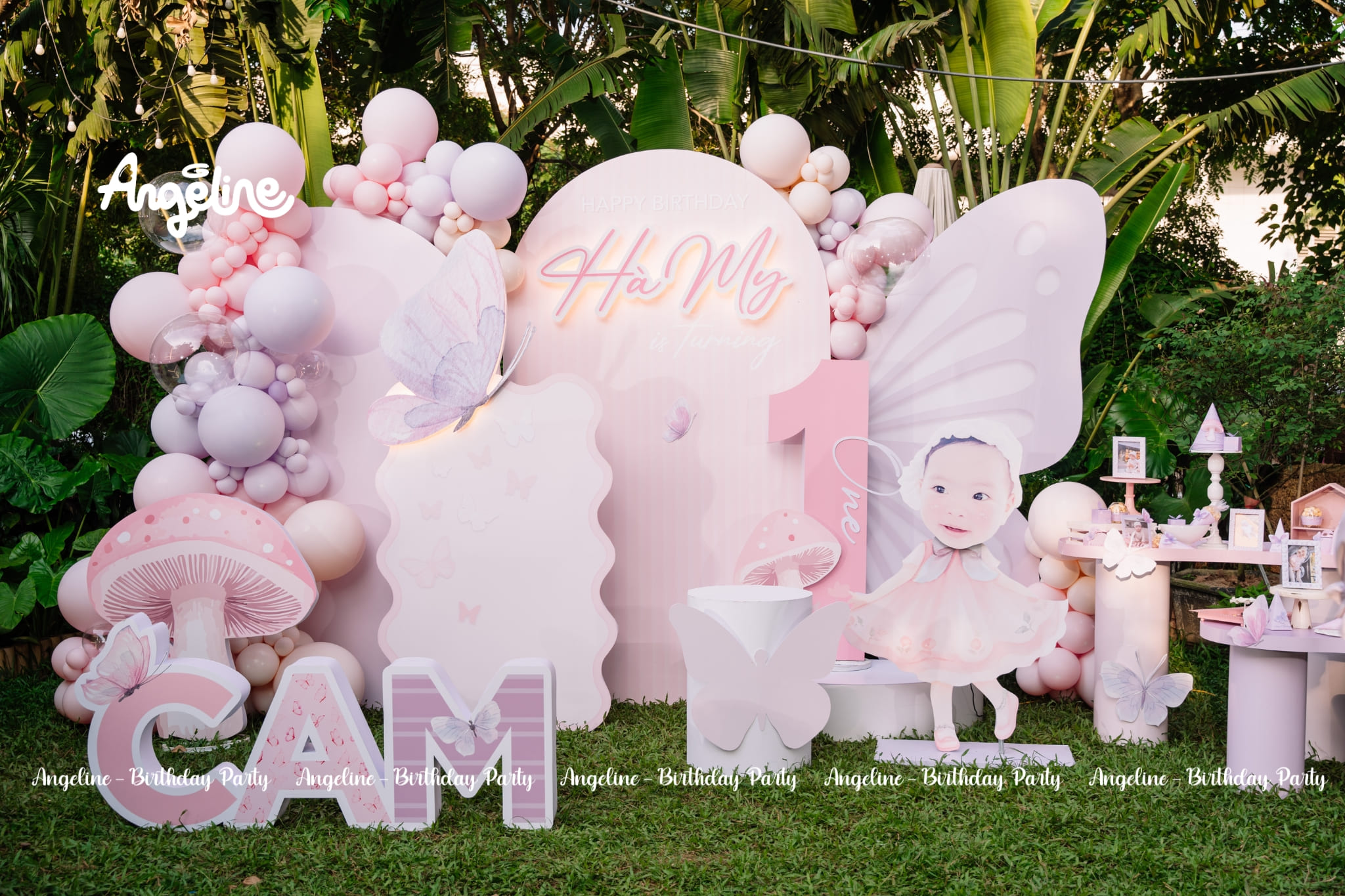 Butterfly Garden – Bữa Tiệc Thôi Nôi Dịu Dàng Như Cánh Bướm Dành Cho Bé Hà My Backdrop đôi cánh bướm