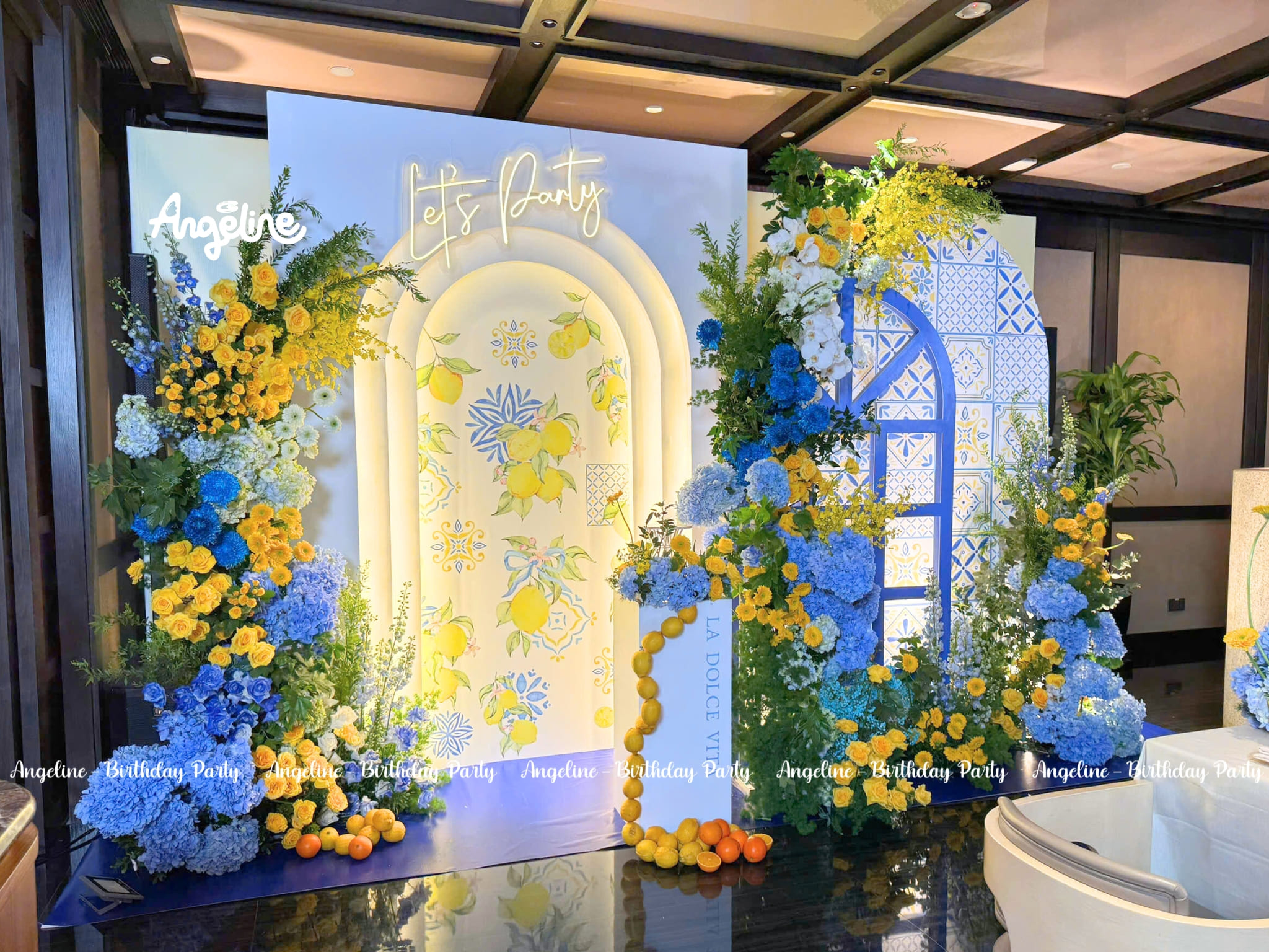 Mediterranean Summer – Concept Tiệc Sinh Nhật Mang Hương Vị Địa Trung Hải Tại Capella Hanoi Backdrop ô cửa vòm