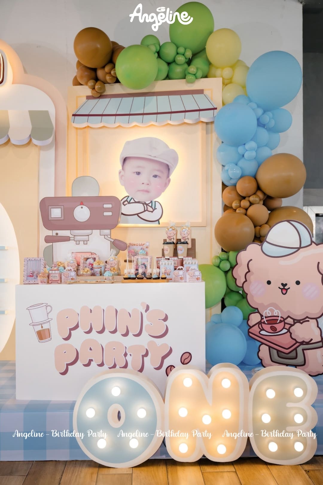 Tiệc Sinh Nhật Con Trai Hà Đức Chinh – Quán Cà Phê "Phin’s Coffee" Ngập Tràn Yêu Thương Bàn gallery concept cà phê