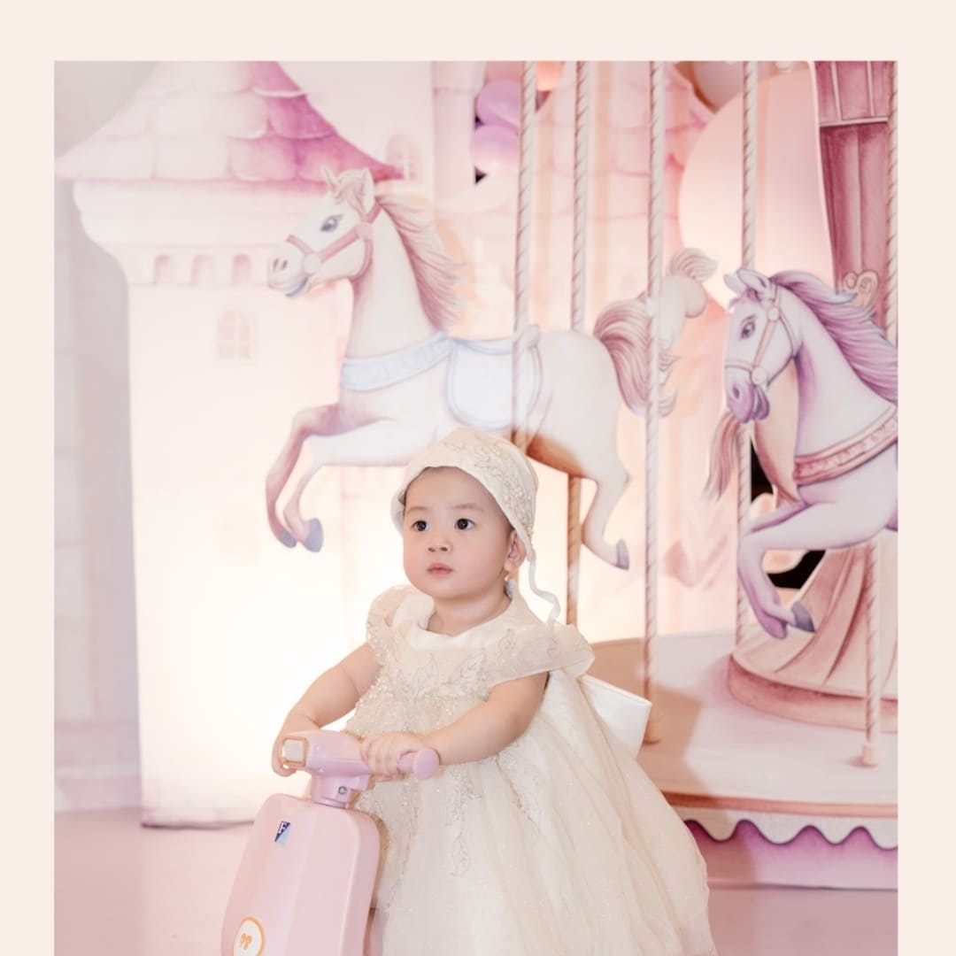 Bảo San - Fairy Tale Castle – Bữa Tiệc Sinh Nhật 1 Tuổi Như Bước Ra Từ Cổ Tích Bé Bảo San vui tươi trong ngày sinh nhật