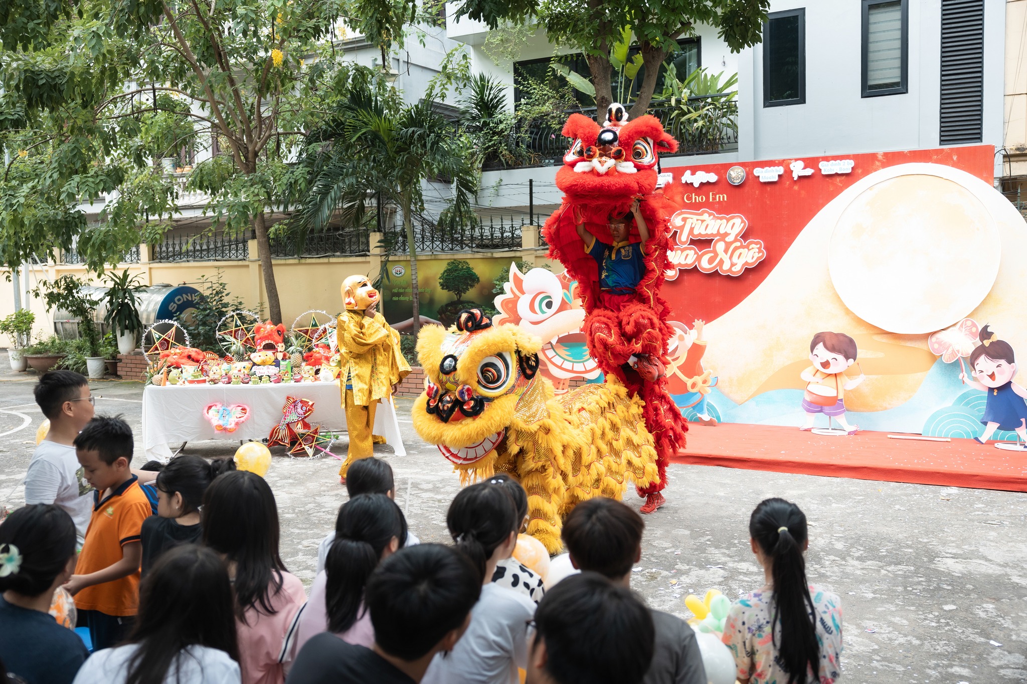 Cách Tổ Chức Trò Chơi Trung Thu Cho Thiếu Nhi Thú Vị Và Ý Nghĩa Biểu diễn văn nghệ múa lân