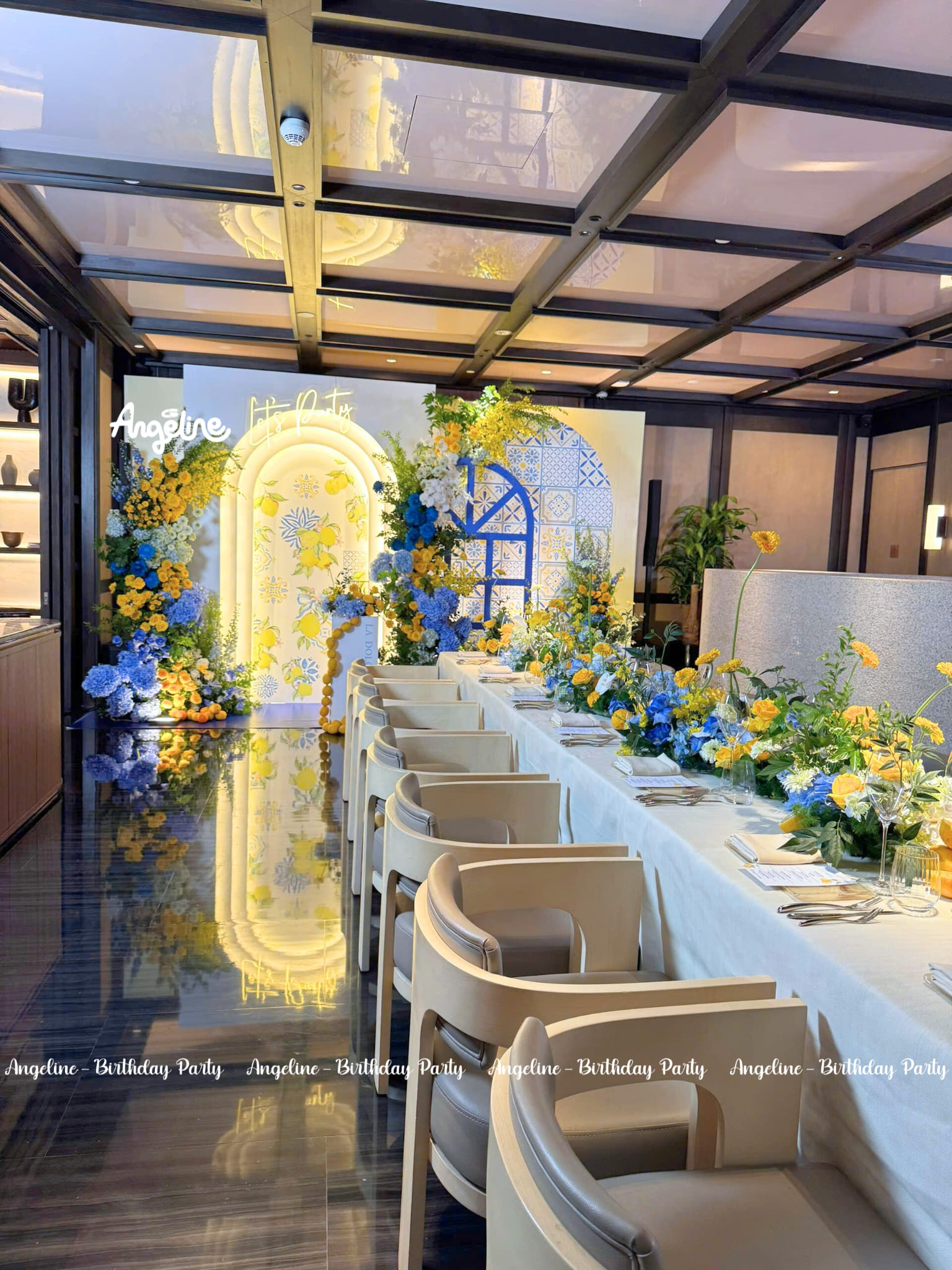 Mediterranean Summer – Concept Tiệc Sinh Nhật Mang Hương Vị Địa Trung Hải Tại Capella Hanoi Phối màu chanh vàng - xanh biển - trắng gốm