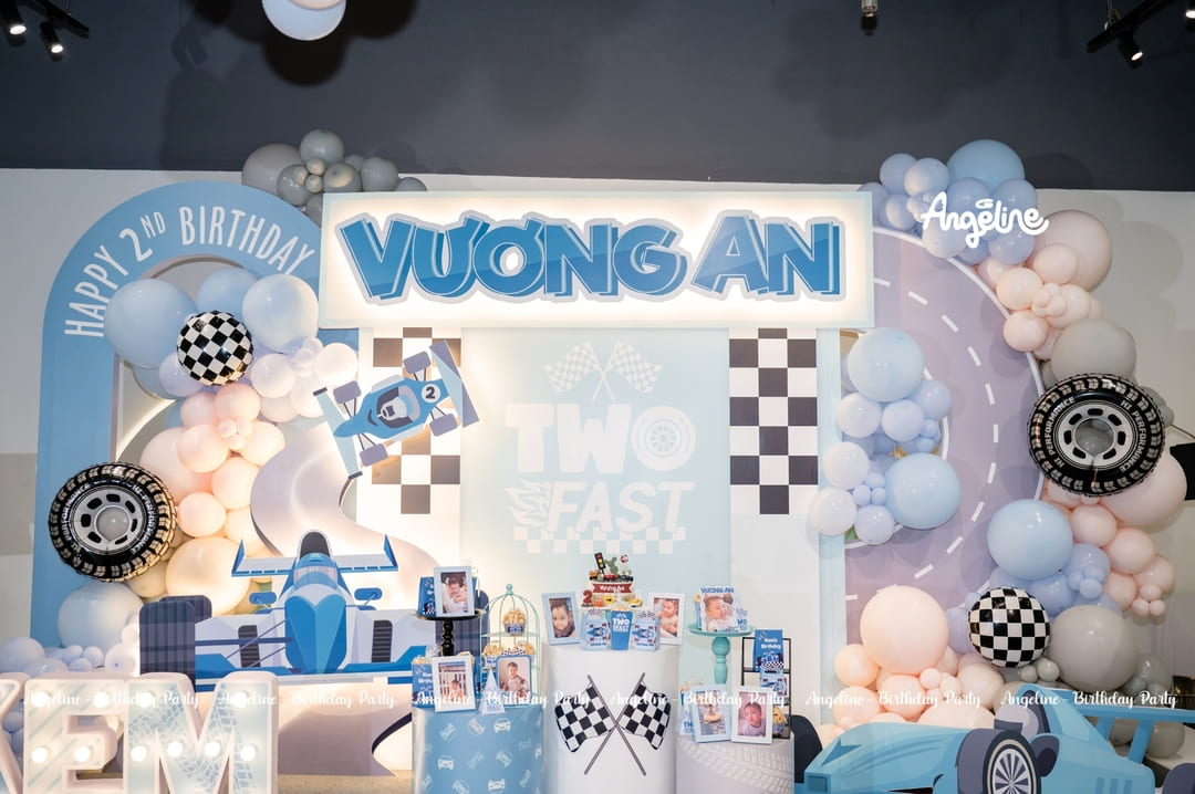 Vương An & Race Car Party – Bữa Tiệc Sinh Nhật 2 Tuổi Bùng Nổ Tốc Độ Cho Bé Trai Yêu Xe Race Car Party
