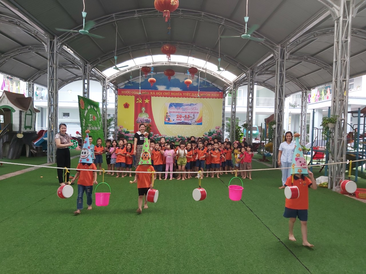 Cách Tổ Chức Trò Chơi Trung Thu Cho Thiếu Nhi Thú Vị Và Ý Nghĩa Trò chơi bịt mắt đập trống
