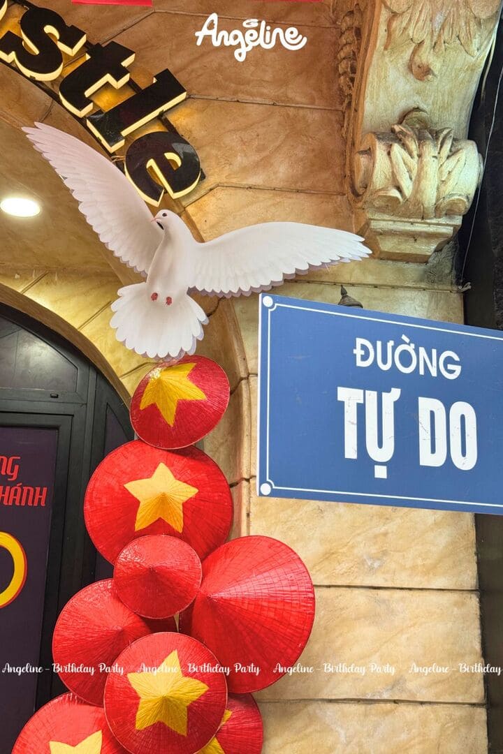 Chim bồ câu trắng – biểu tượng của hòa bình Chim bồ câu trắng – biểu tượng của hòa bình